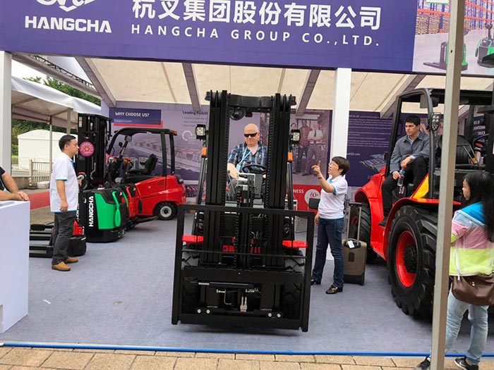 The 124th Canton Fair – HANGCHA Forklift (3).jpg